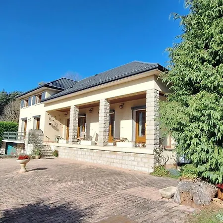 ゲストハウス La Des Sources