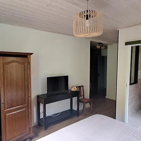 ゲストハウス La Des Sources 3*